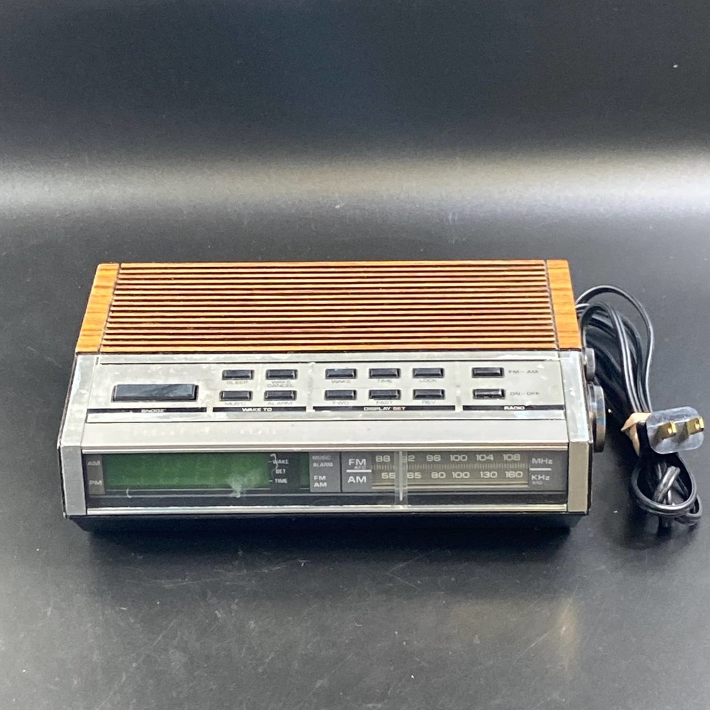 Vintage General Electric GE 7-4652A Walnut Grain Programmable Alarm Clock Radio